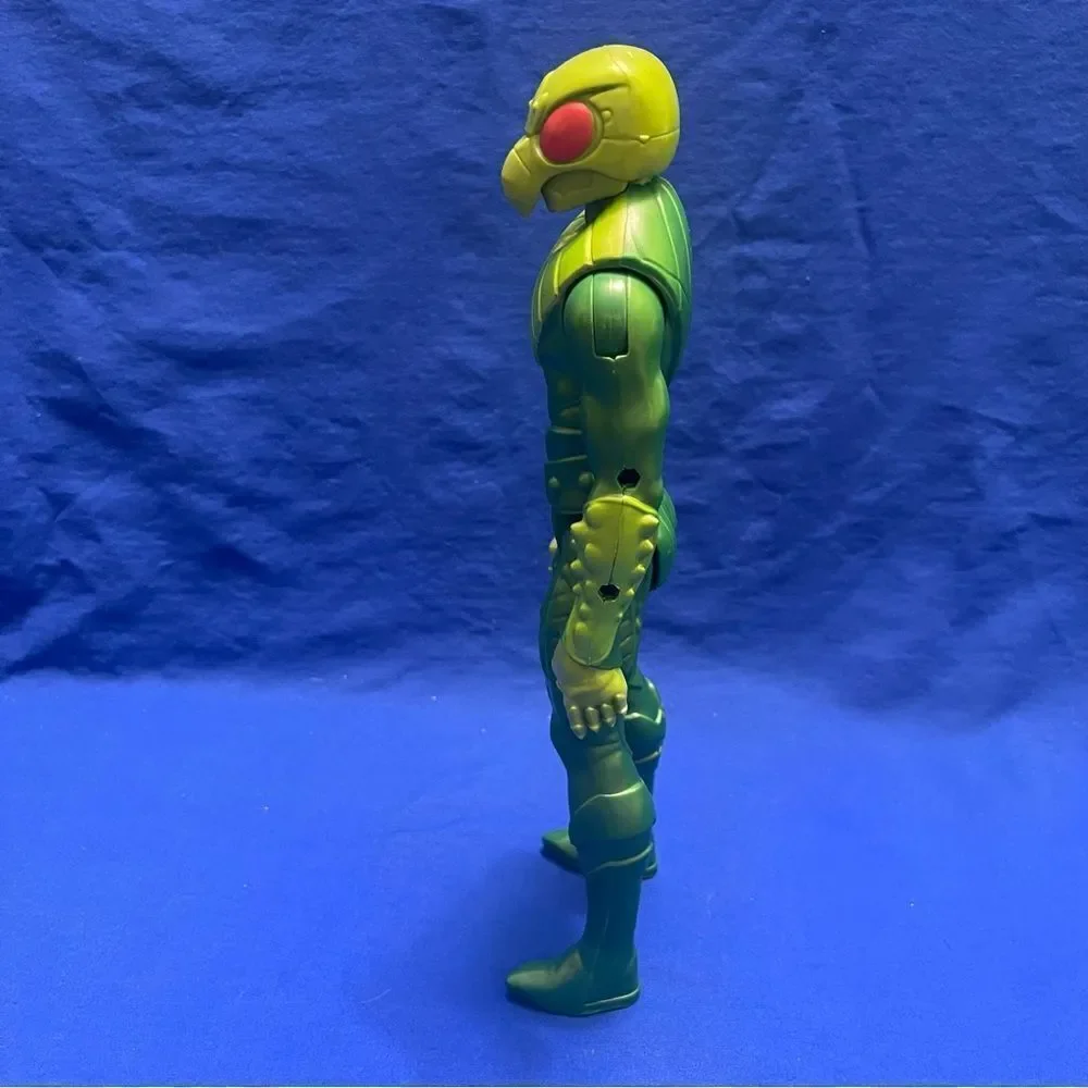 Hasbro /Marvel Spider-Man Titan action figure
